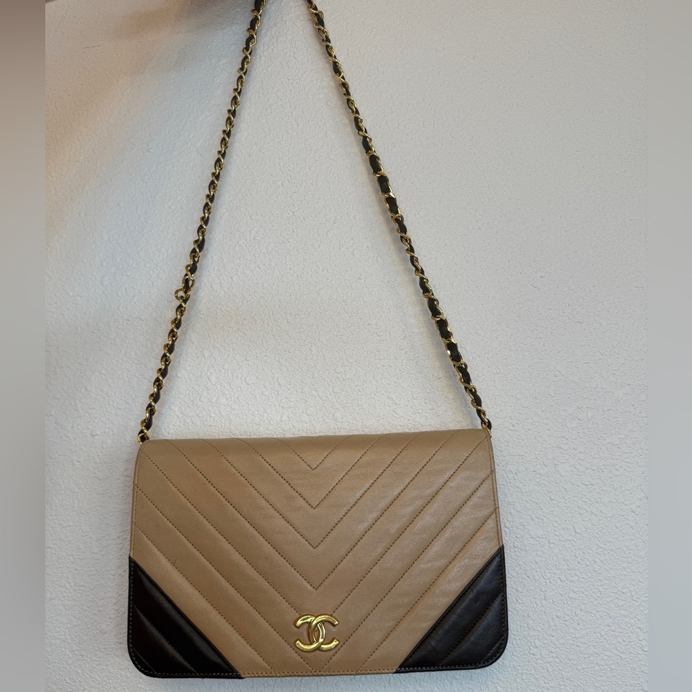 Chanel Chevron Beige and Black Shoulder Bag